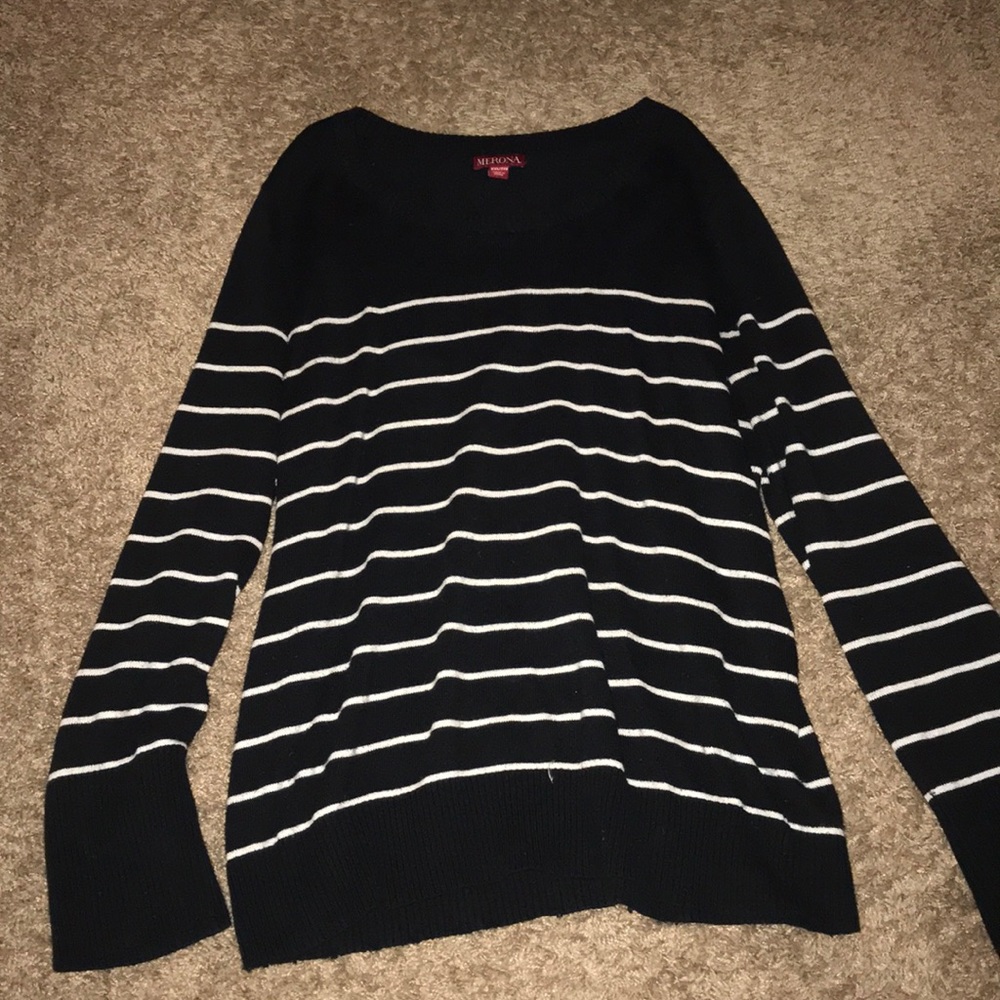 NAVY SWEATER. SO SOFT